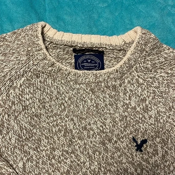 And American Eagle outfitters athletic fit men’s L oatmeal sweater burgundy cuff - Picture 4 of 10